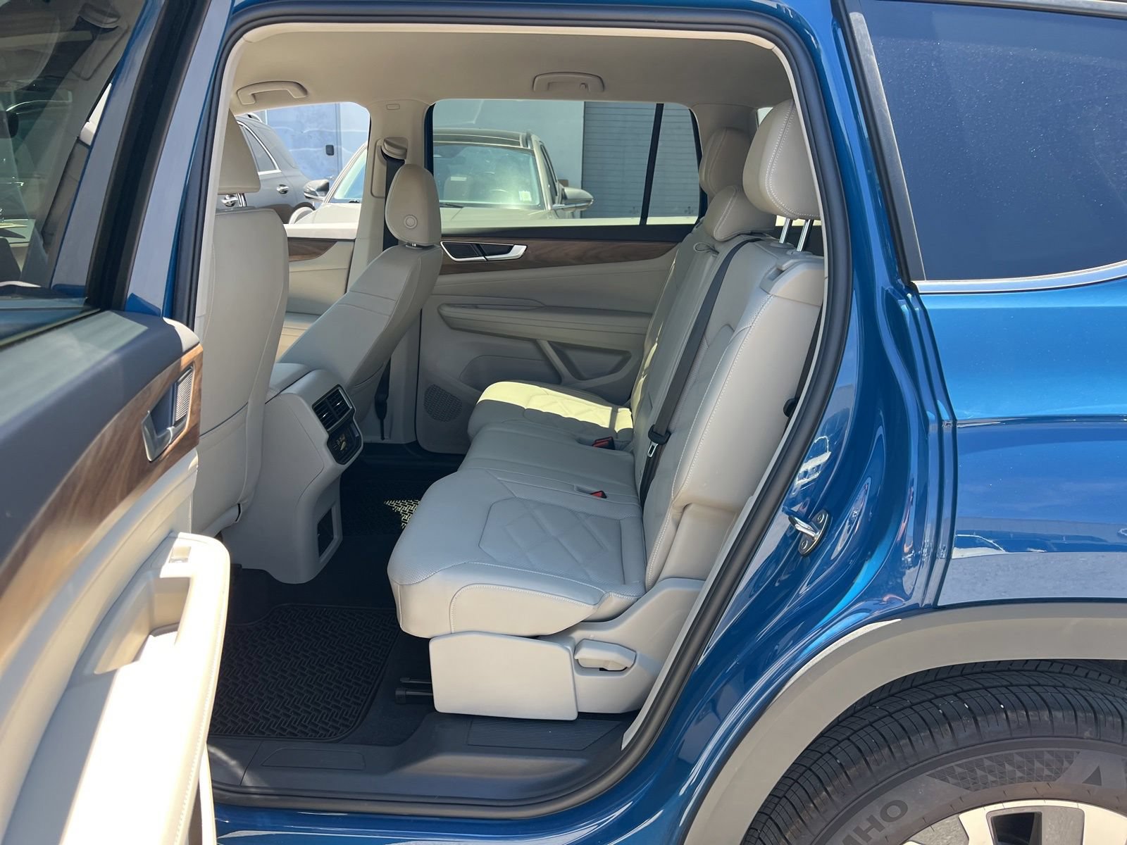 Certified 2026 Volkswagen Atlas SE FWD image 32