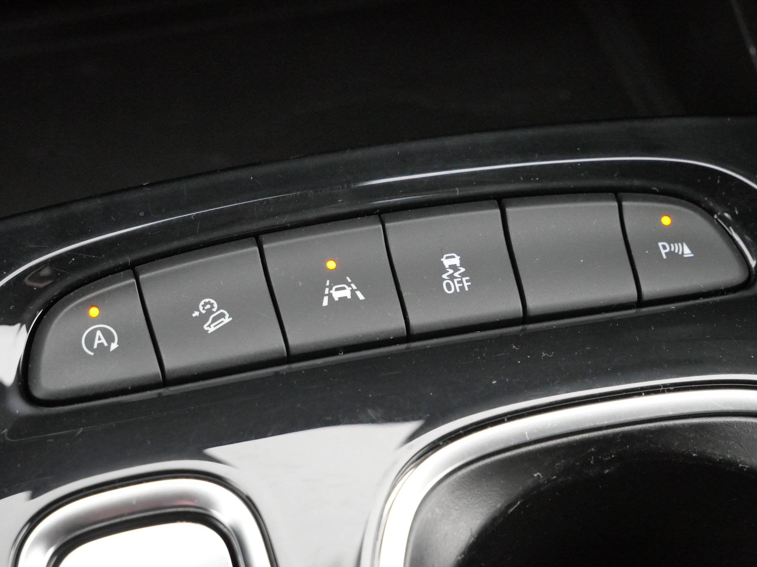 Used 2022 Buick Envision Essence w/ Sport Touring Package image 26