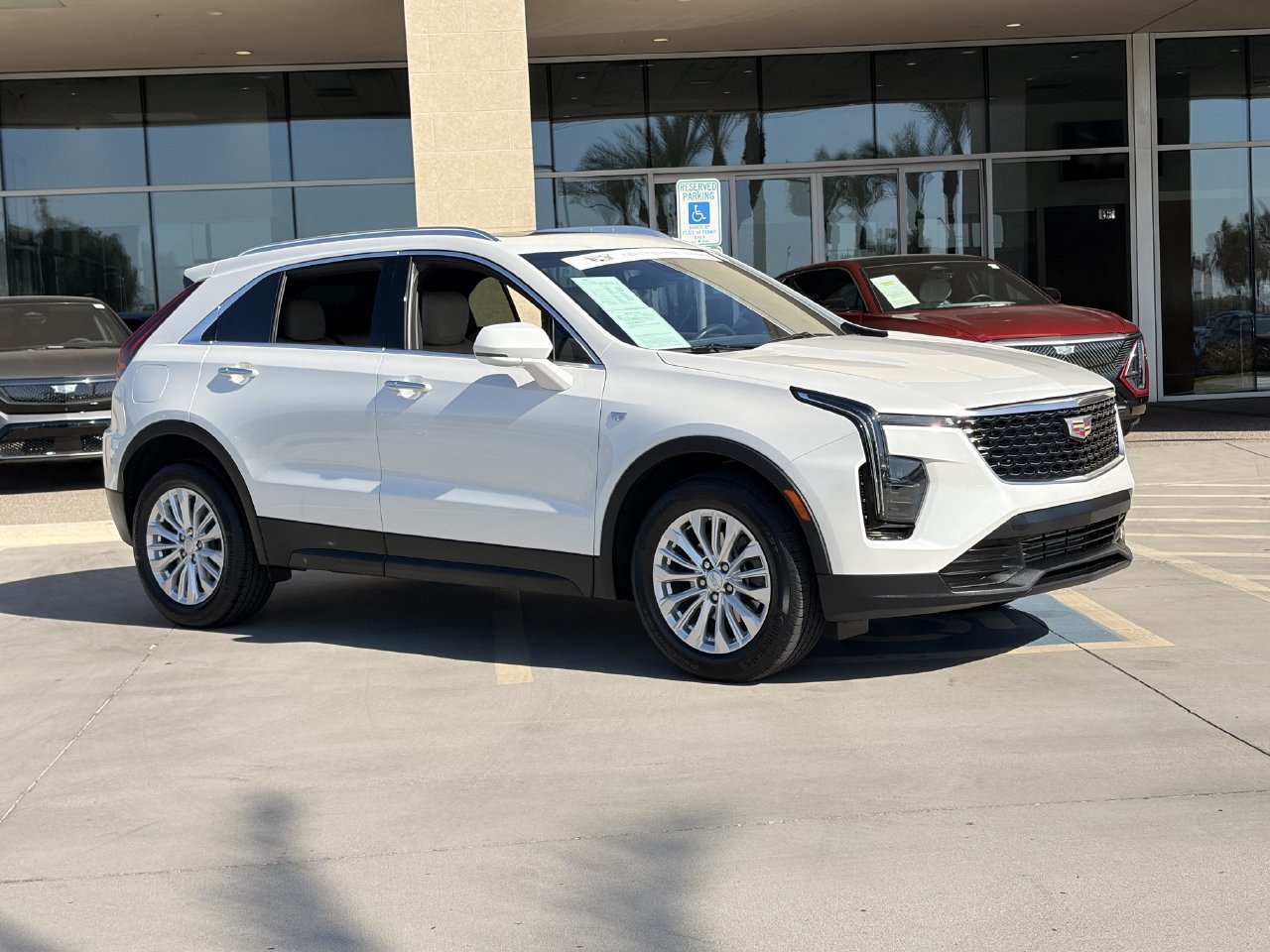 Certified 2024 Cadillac XT4 Luxury w/ Cold Weather Package FWD image 3
