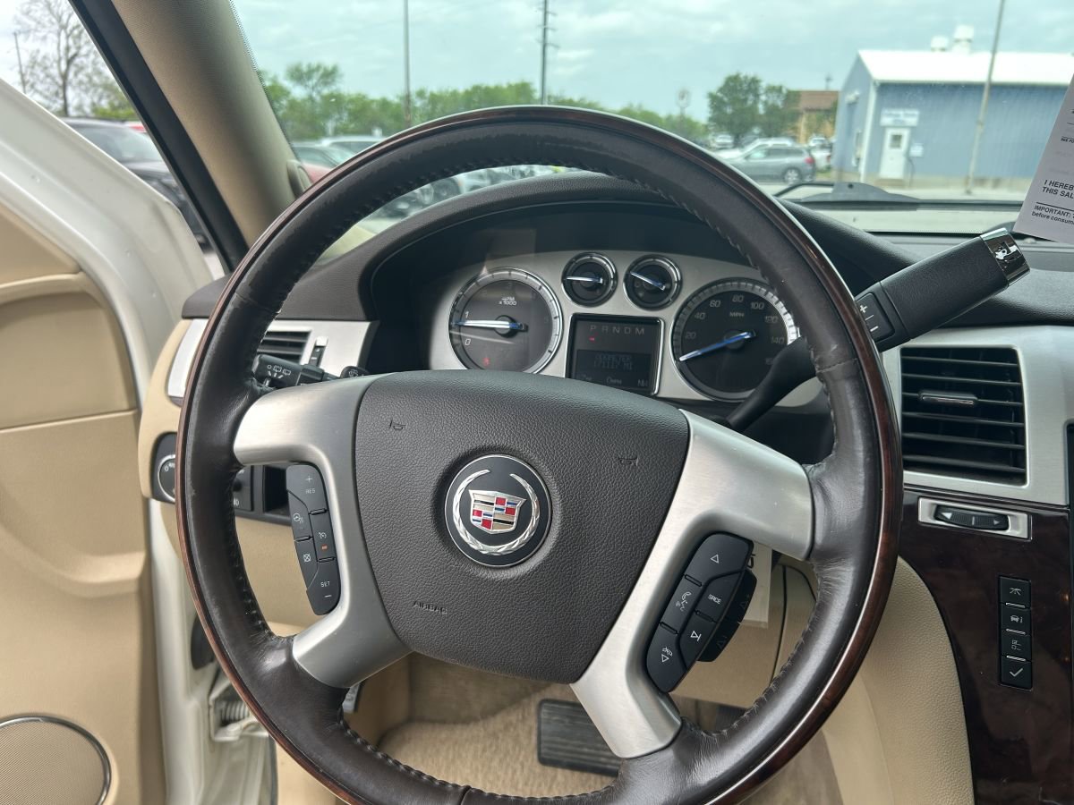 Used 2014 Cadillac Escalade Luxury RWD image 8