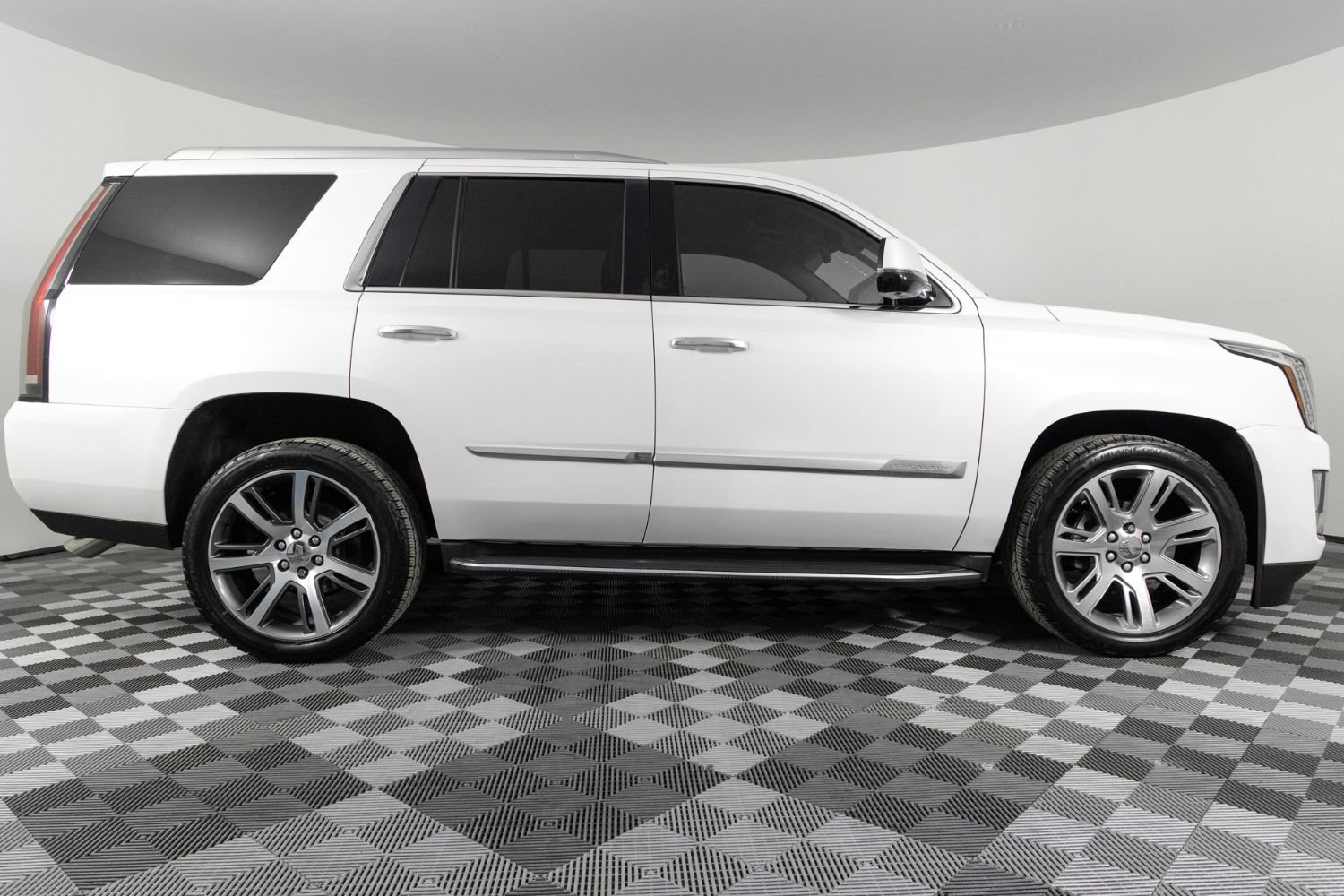 Used 2016 Cadillac Escalade Luxury image 9