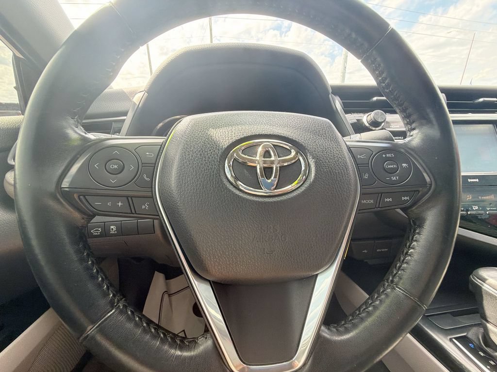 Used 2020 Toyota Camry SE FWD image 21