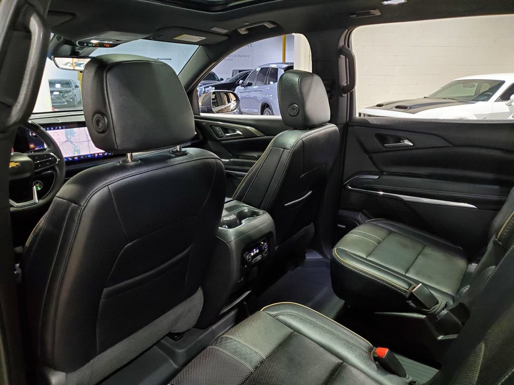 Used 2025 Chevrolet Traverse High Country FWD image 28