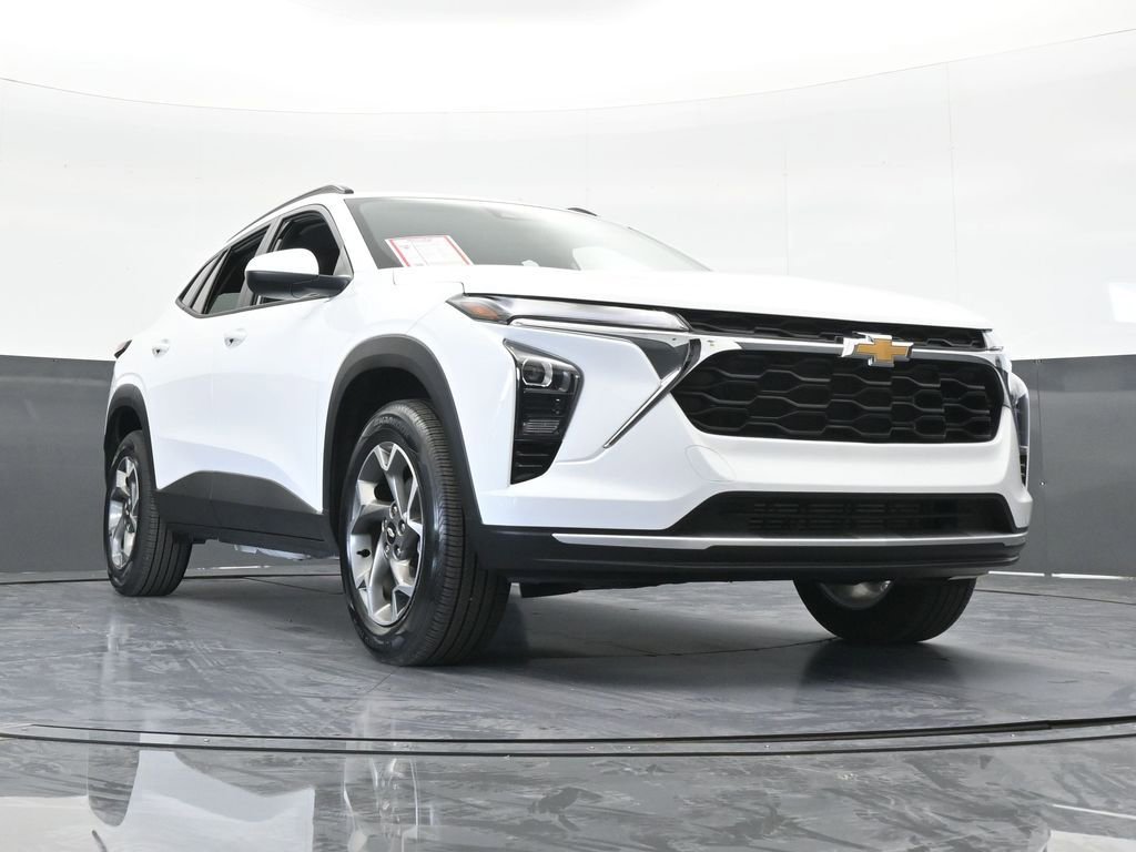 Used 2025 Chevrolet Trax LT w/ LT Convenience Package image 64