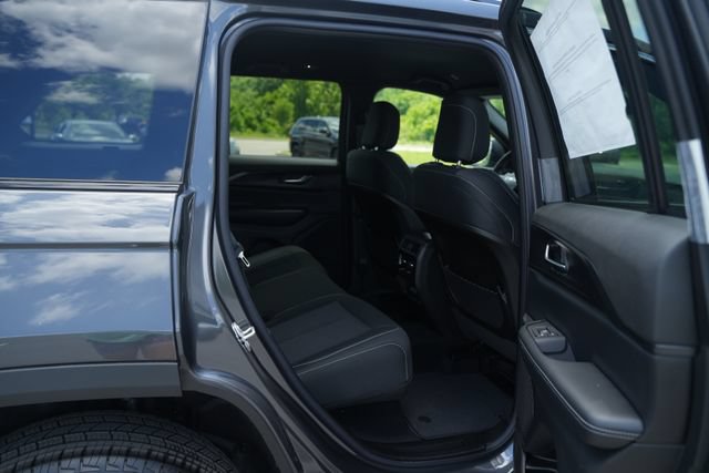 New 2026 Jeep Grand Cherokee Laredo w/ Trailer Tow Package AWD/4WD image 20