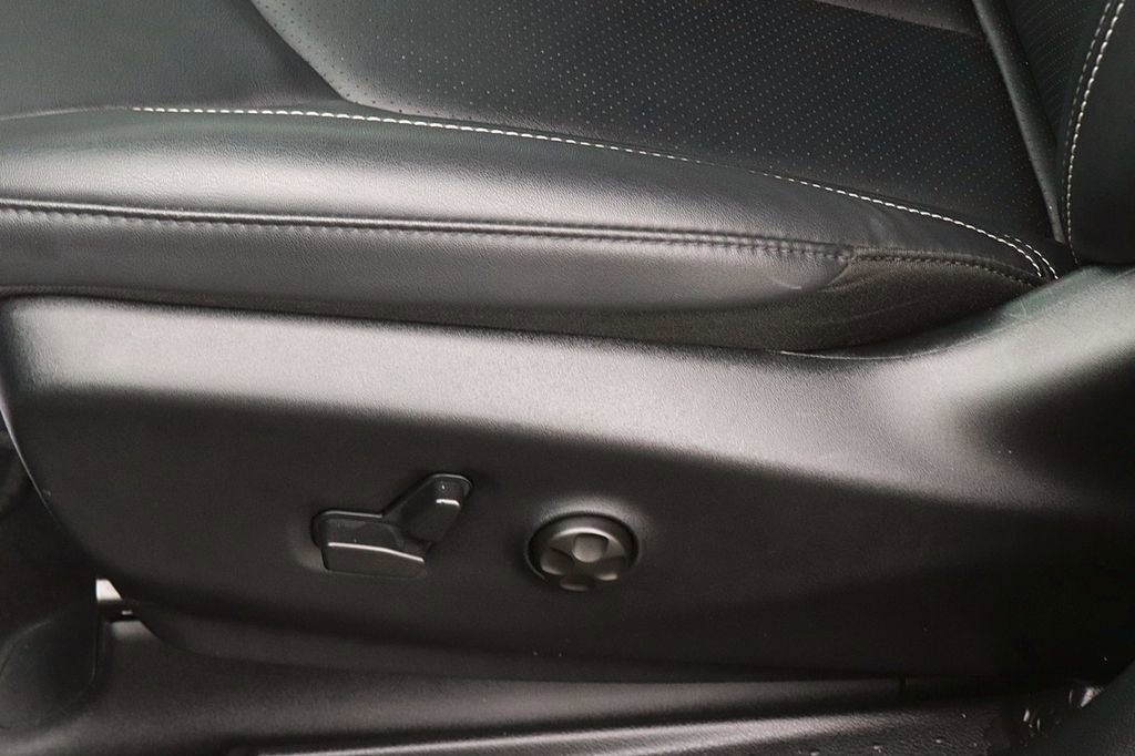 Used 2025 Chrysler Pacifica Select FWD image 17