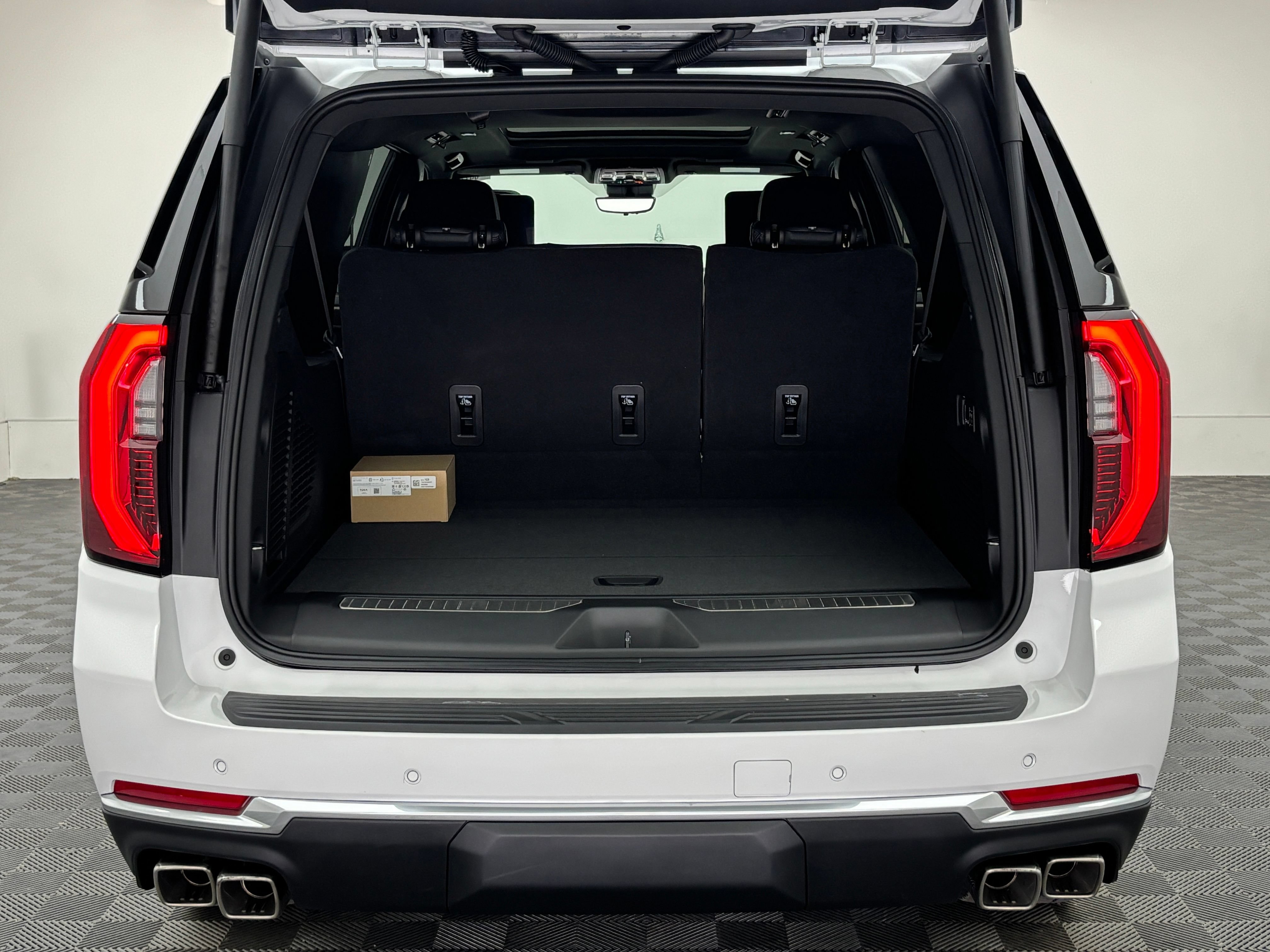 New 2026 GMC Yukon XL Denali w/ Denali Reserve Package AWD/4WD image 13