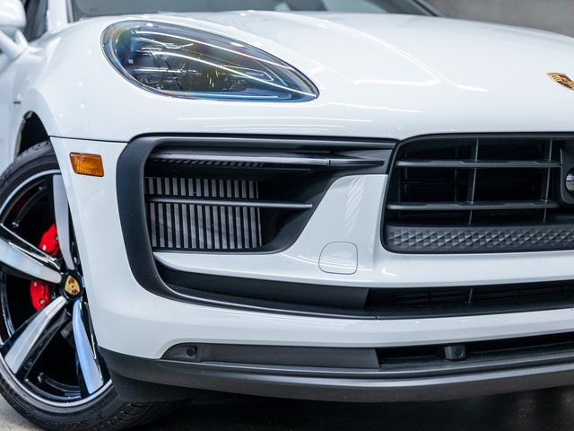 Certified 2025 Porsche Macan S image 17
