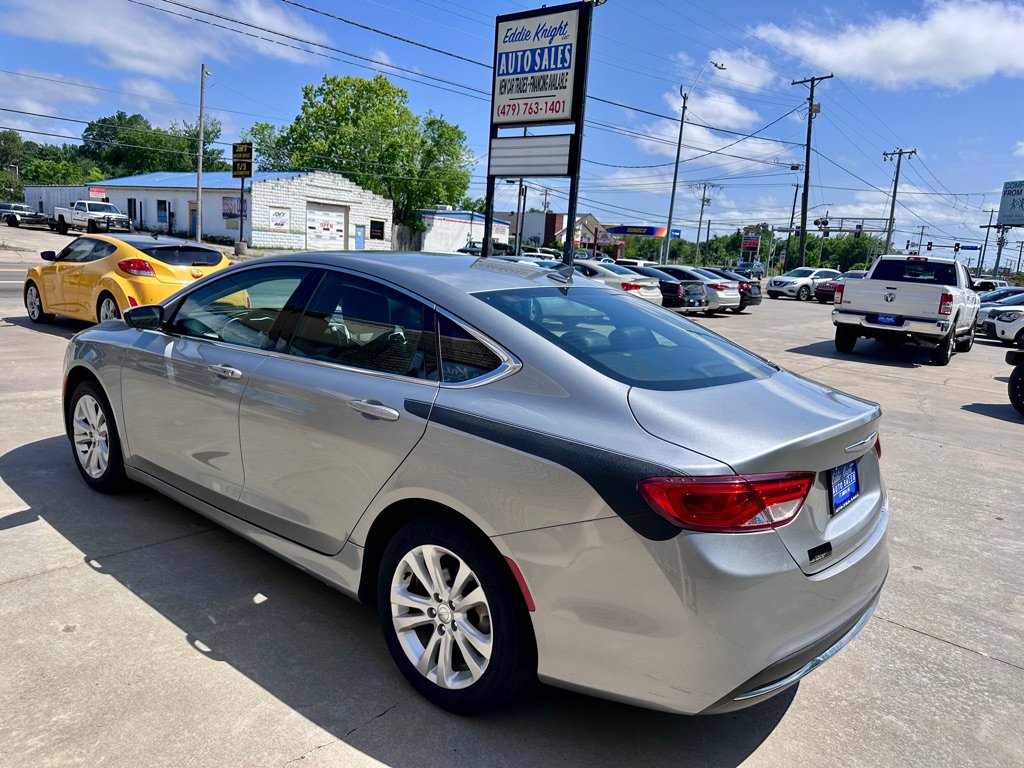 Used 2017 Chrysler 200 Limited Platinum w/ Comfort & Convenience Group FWD image 5