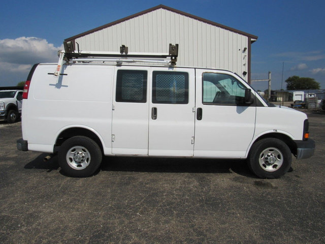 Used 2014 Chevrolet Express 2500 RWD image 2