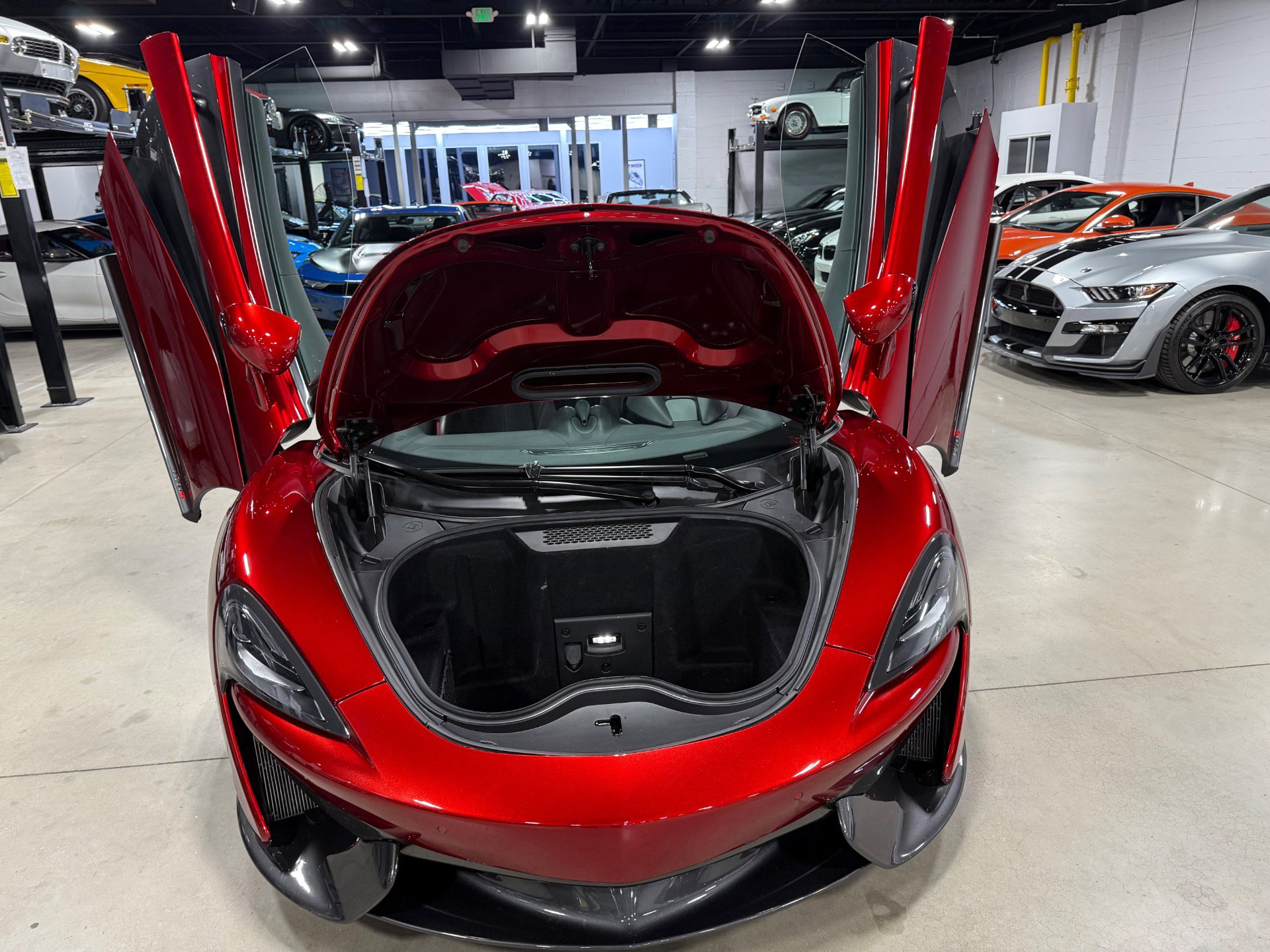 Used 2018 McLaren 570S Spider image 55
