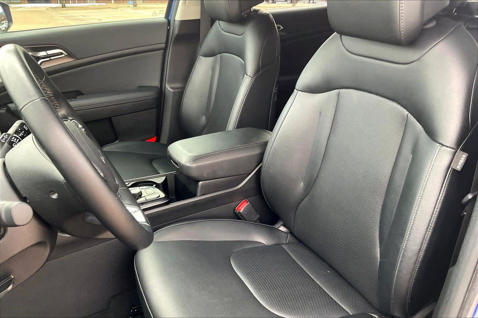 Certified 2025 Kia Sportage EX FWD image 9