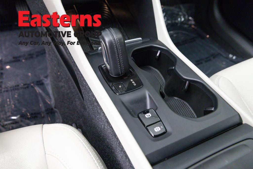 Used 2019 Volvo XC40 T5 Momentum AWD/4WD image 12