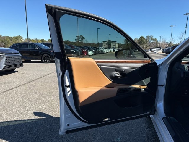 Used 2025 Lexus ES 350 w/ Premium Package image 7