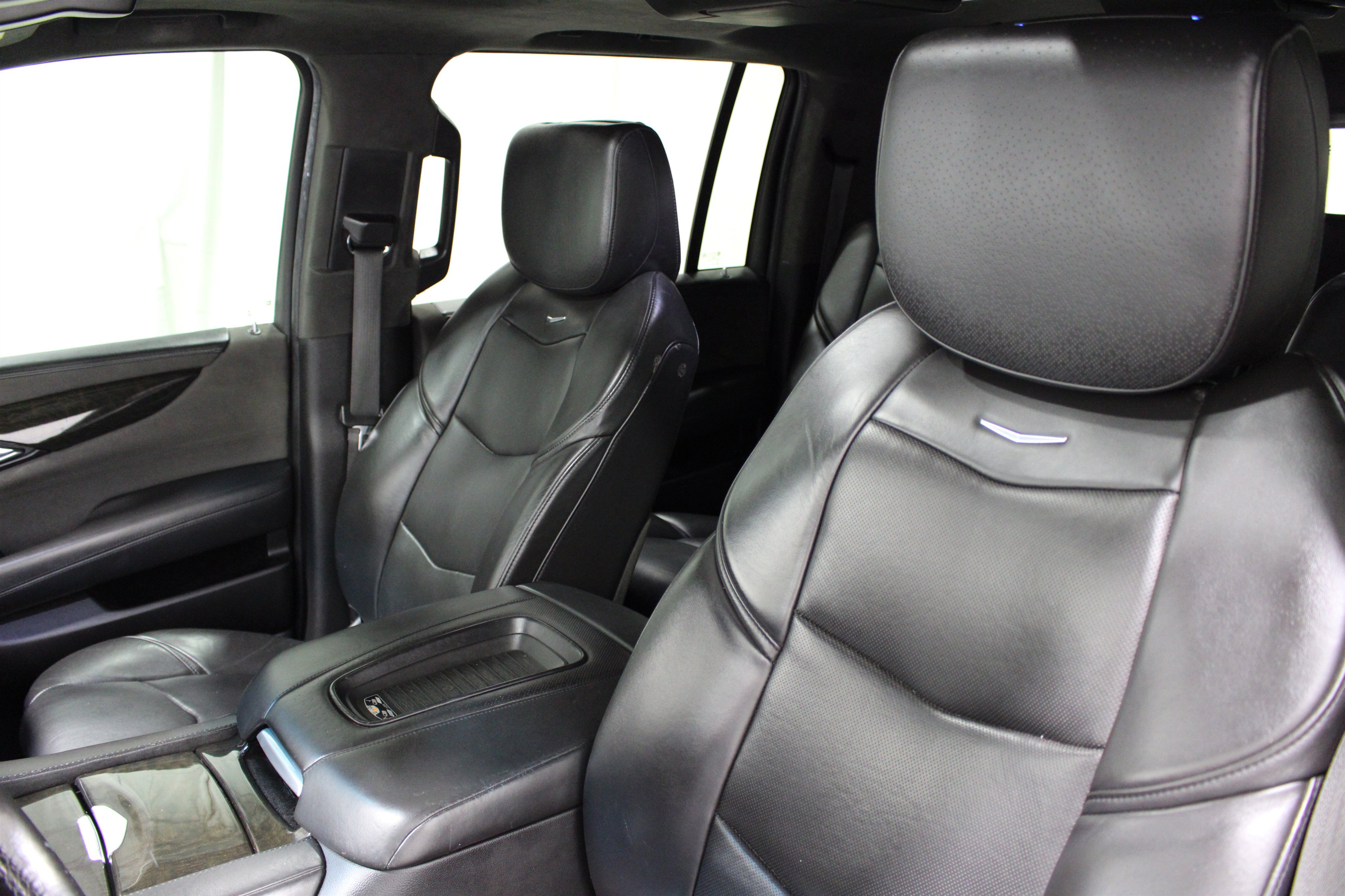 Used 2019 Cadillac Escalade ESV Platinum AWD/4WD image 4