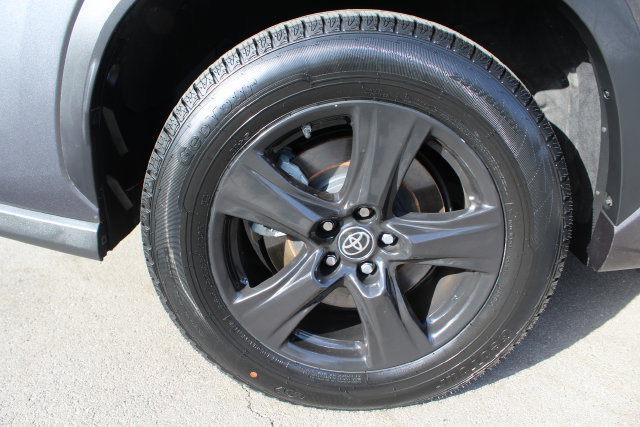 Used 2022 Toyota Highlander LE FWD image 12
