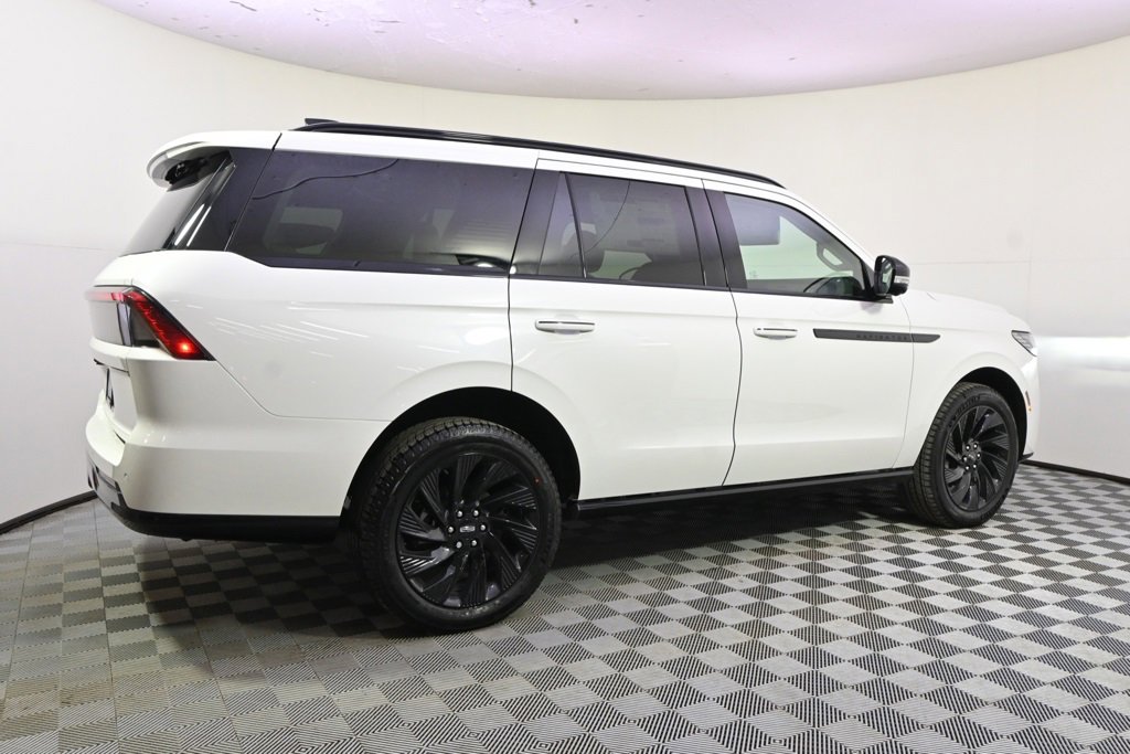 New 2026 Lincoln Navigator Reserve image 7