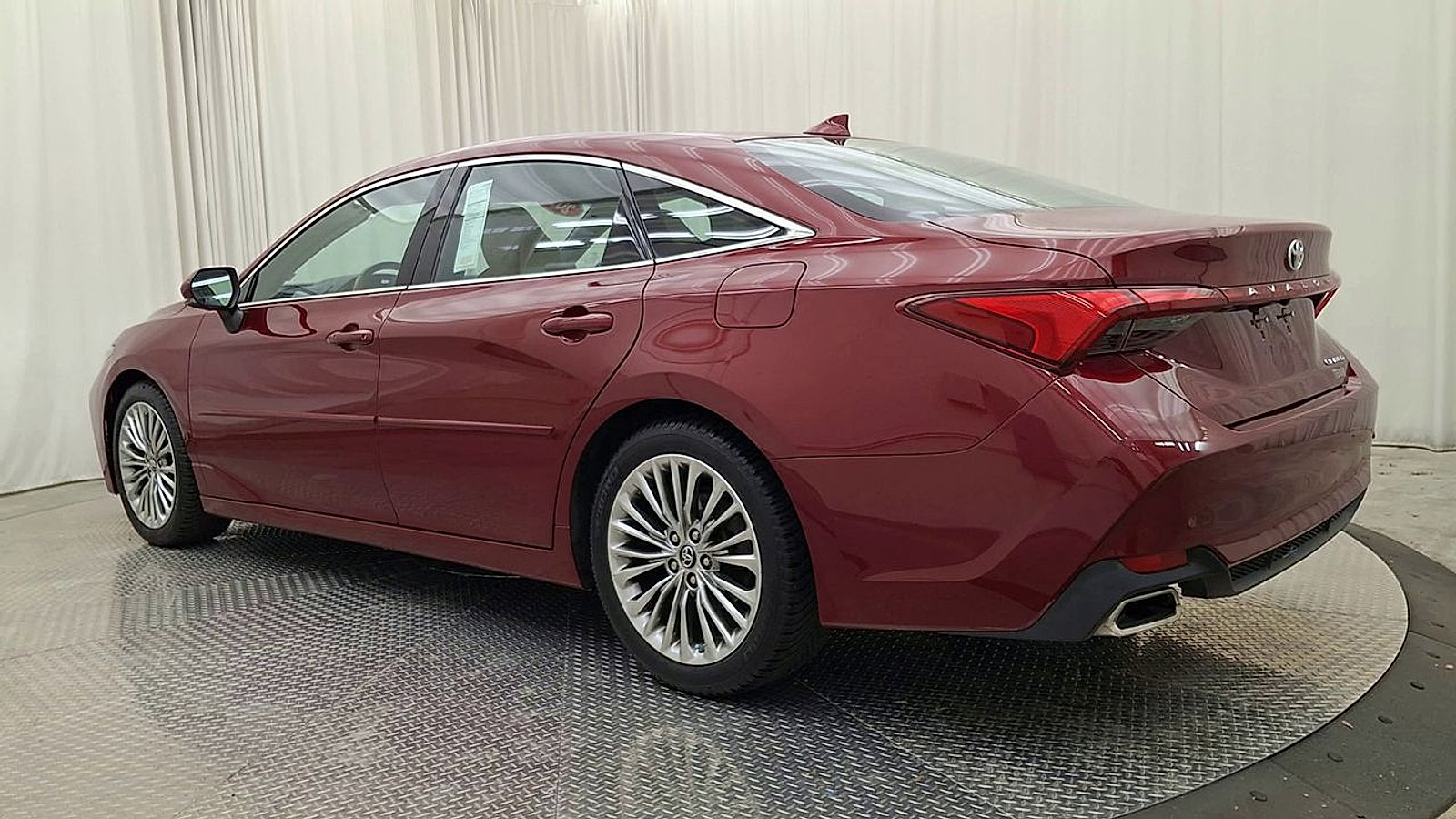 Certified 2019 Toyota Avalon Limited w/ Advanced Safety Package FWD image 13
