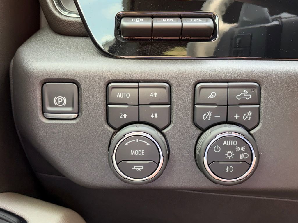 Used 2025 Chevrolet Silverado 1500 ZR2 w/ Technology Package AWD/4WD image 18