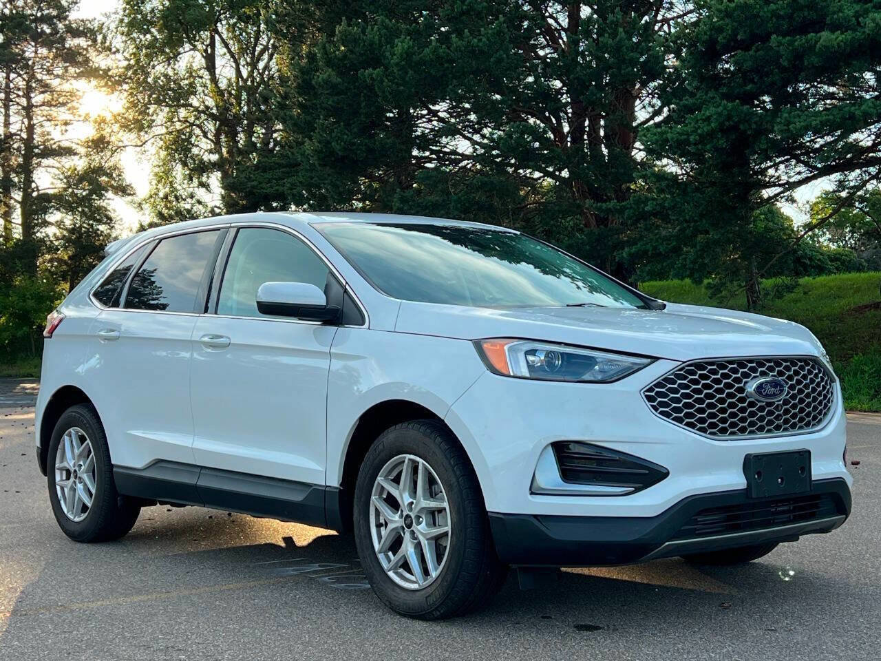 Used 2024 Ford Edge SEL image 1