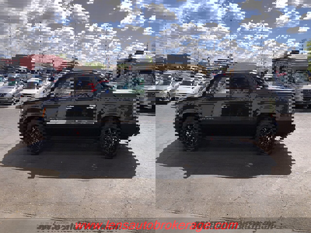 Used 2010 Chevrolet Avalanche LTZ image 3