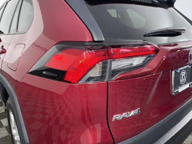 Used 2021 Toyota RAV4 XLE AWD/4WD image 33