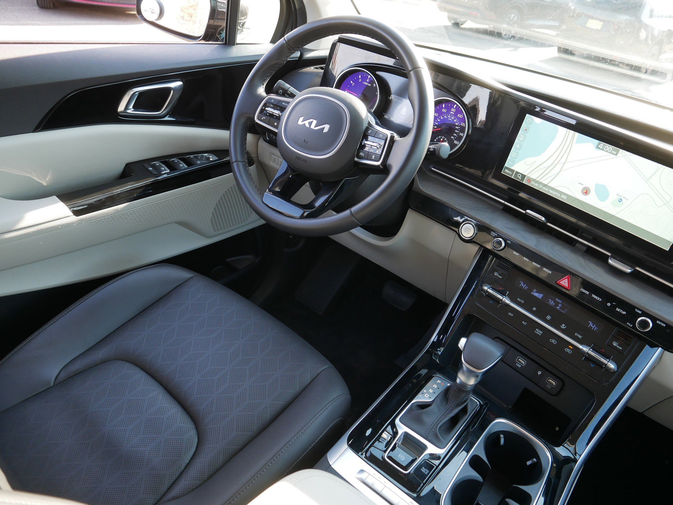 Certified 2024 Kia Carnival EX image 9