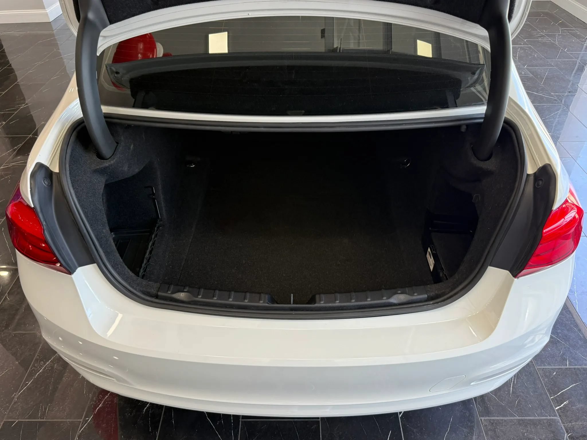 Used 2018 BMW 320i Sedan RWD image 33