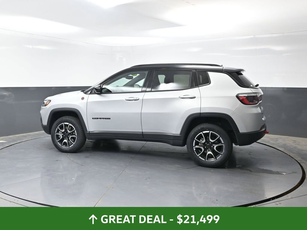Used 2025 Jeep Compass Trailhawk AWD/4WD image 11