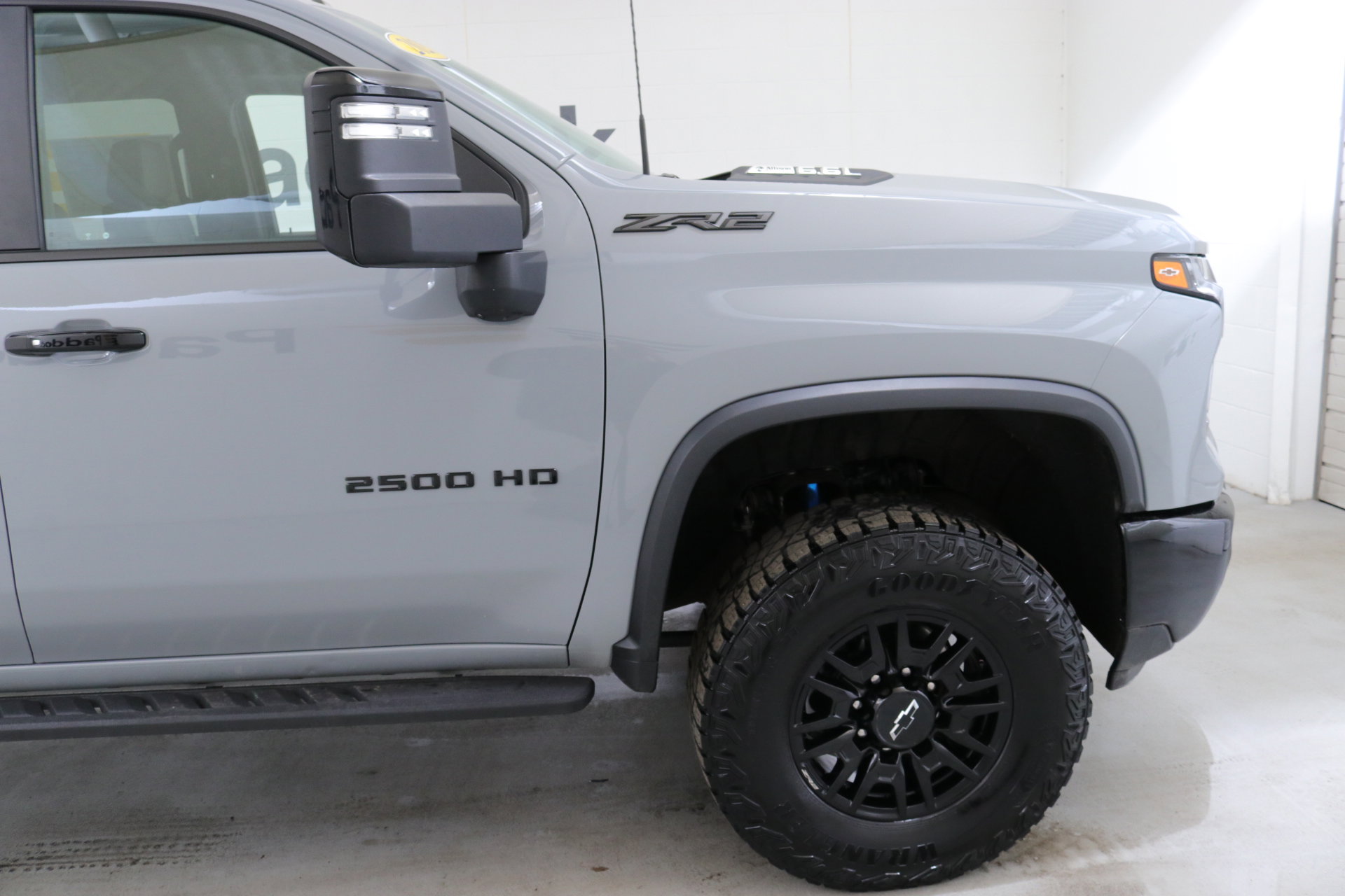 Used 2025 Chevrolet Silverado 2500 ZR2 w/ Technology Package image 11