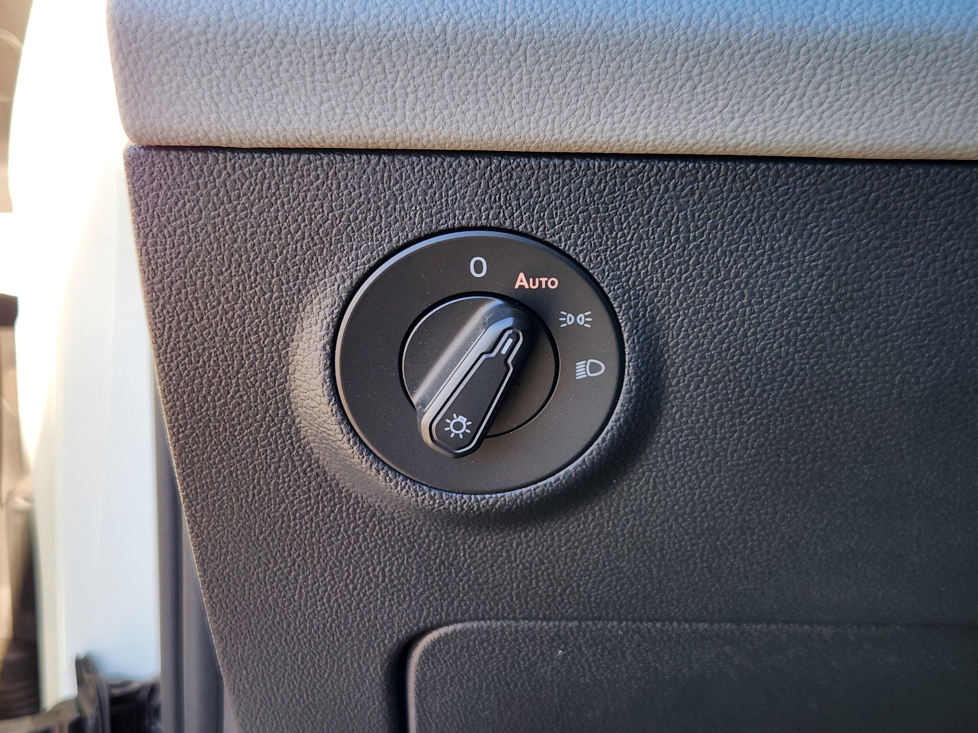 Certified 2023 Volkswagen Taos SE image 24