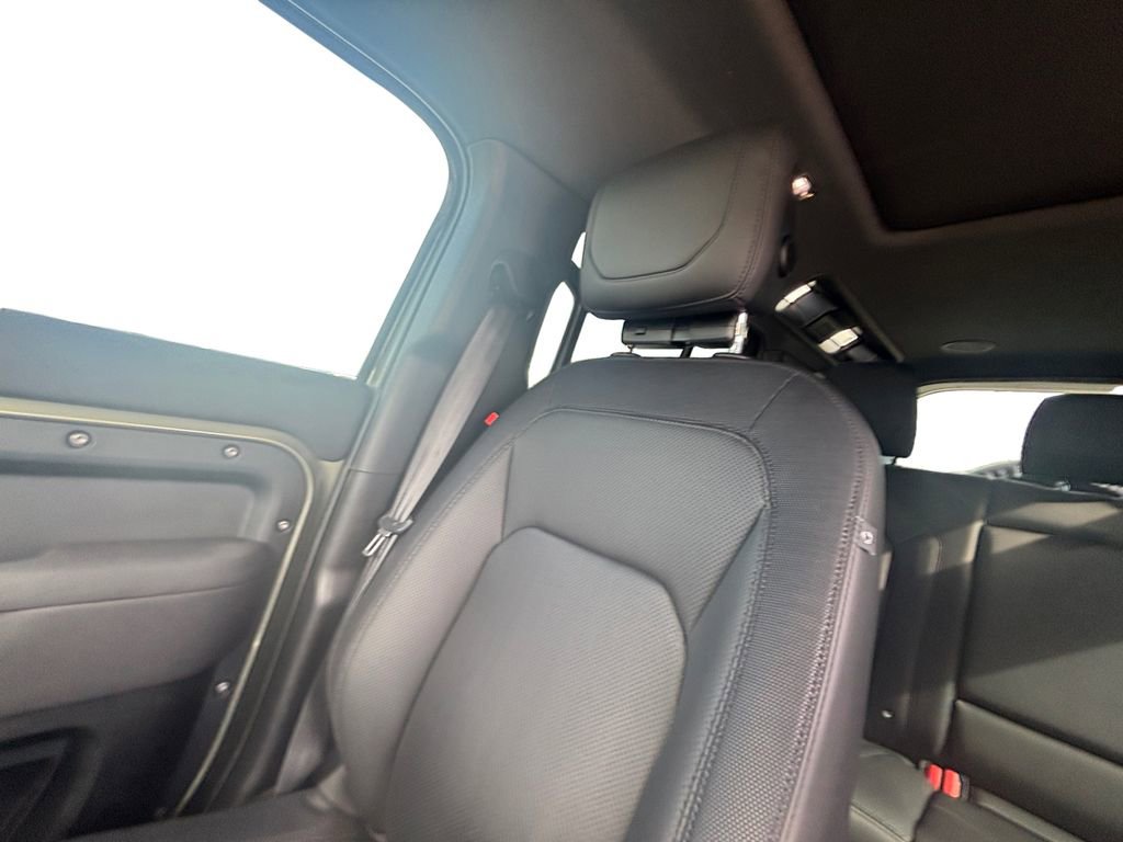 Used 2023 Land Rover Defender 110 X image 30