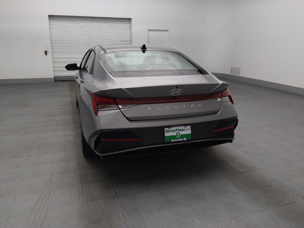 Used 2025 Hyundai Elantra SEL FWD image 6
