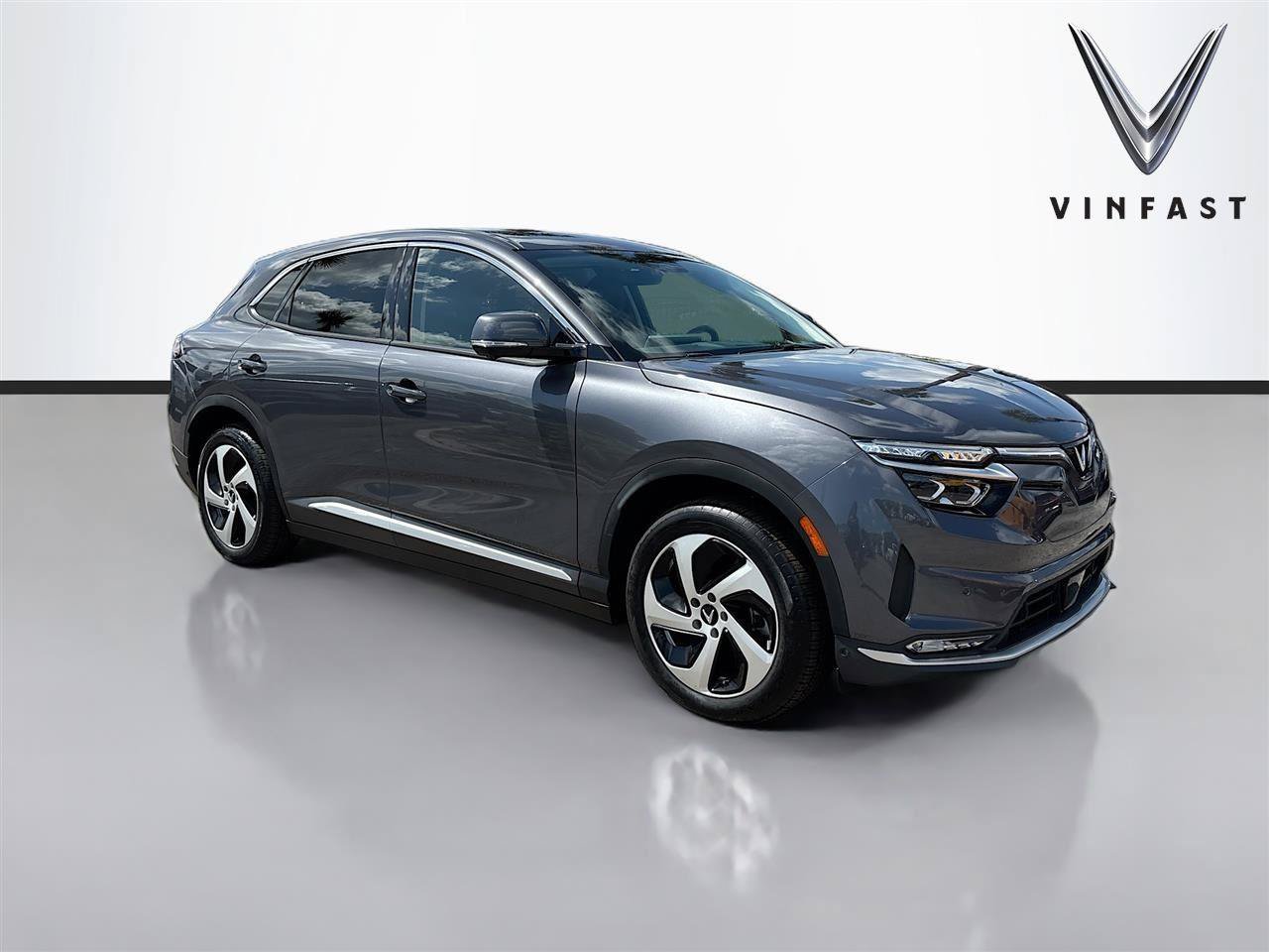 New 2025 VinFast VF 8 Eco AWD/4WD image 1
