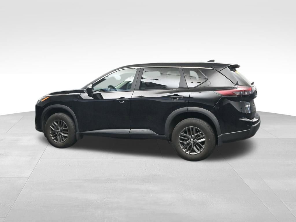 Used 2025 Nissan Rogue S image 3