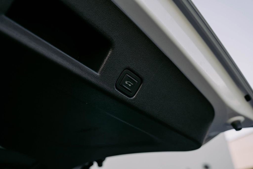 Used 2025 Chevrolet Traverse LT image 7