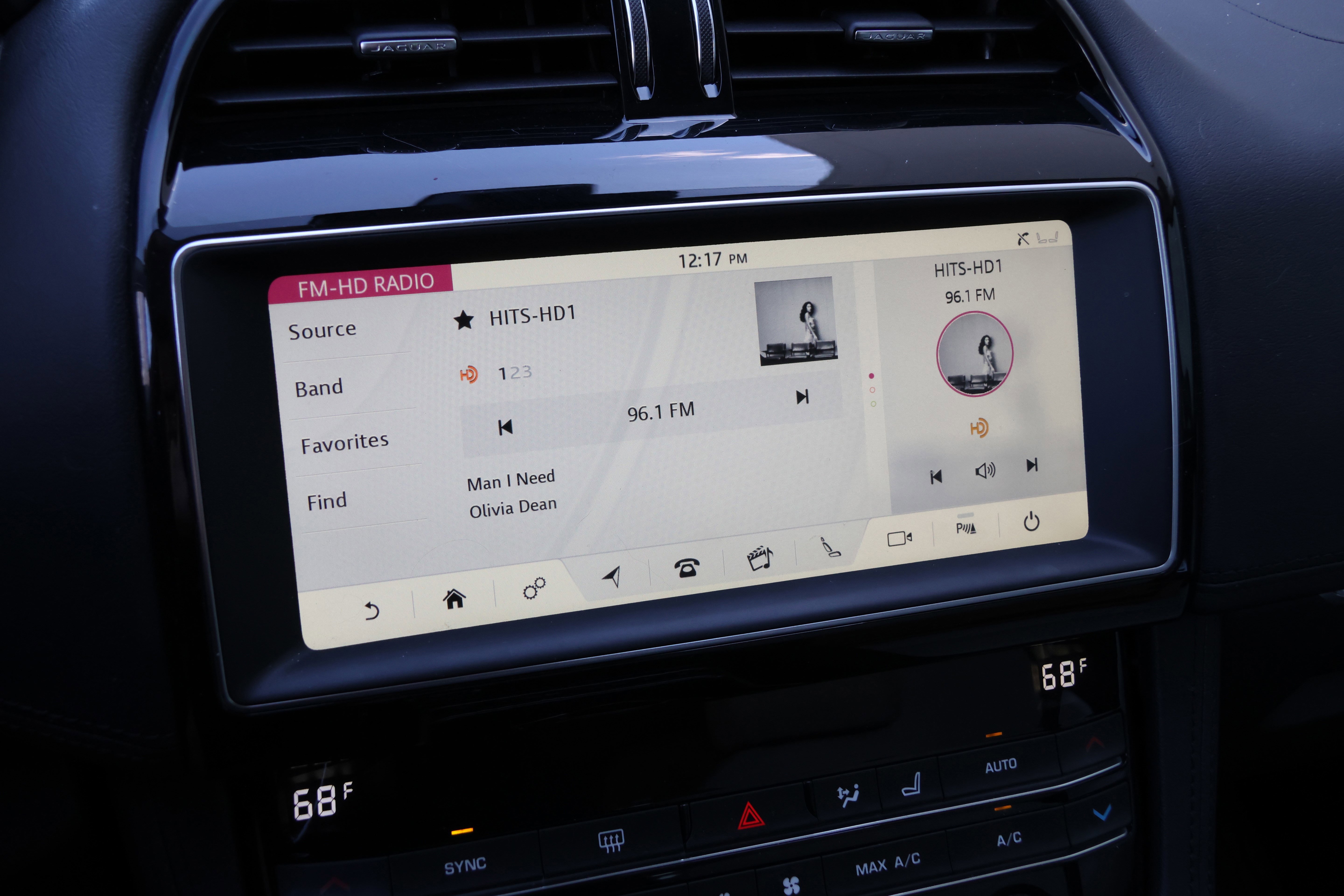 Used 2020 Jaguar F-PACE Prestige image 23