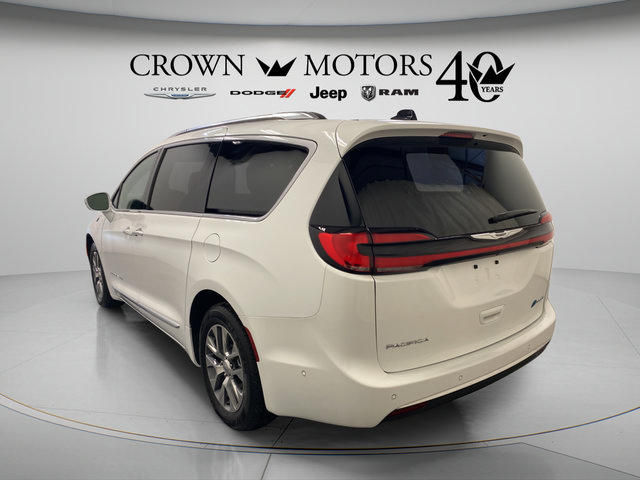 Used 2024 Chrysler Pacifica Pinnacle FWD image 12