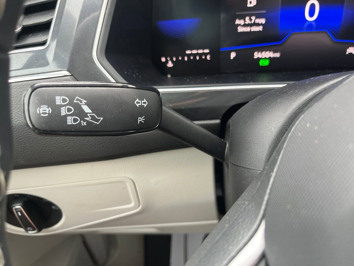 Used 2023 Volkswagen Tiguan SE w/ Panoramic Sunroof Package FWD image 18