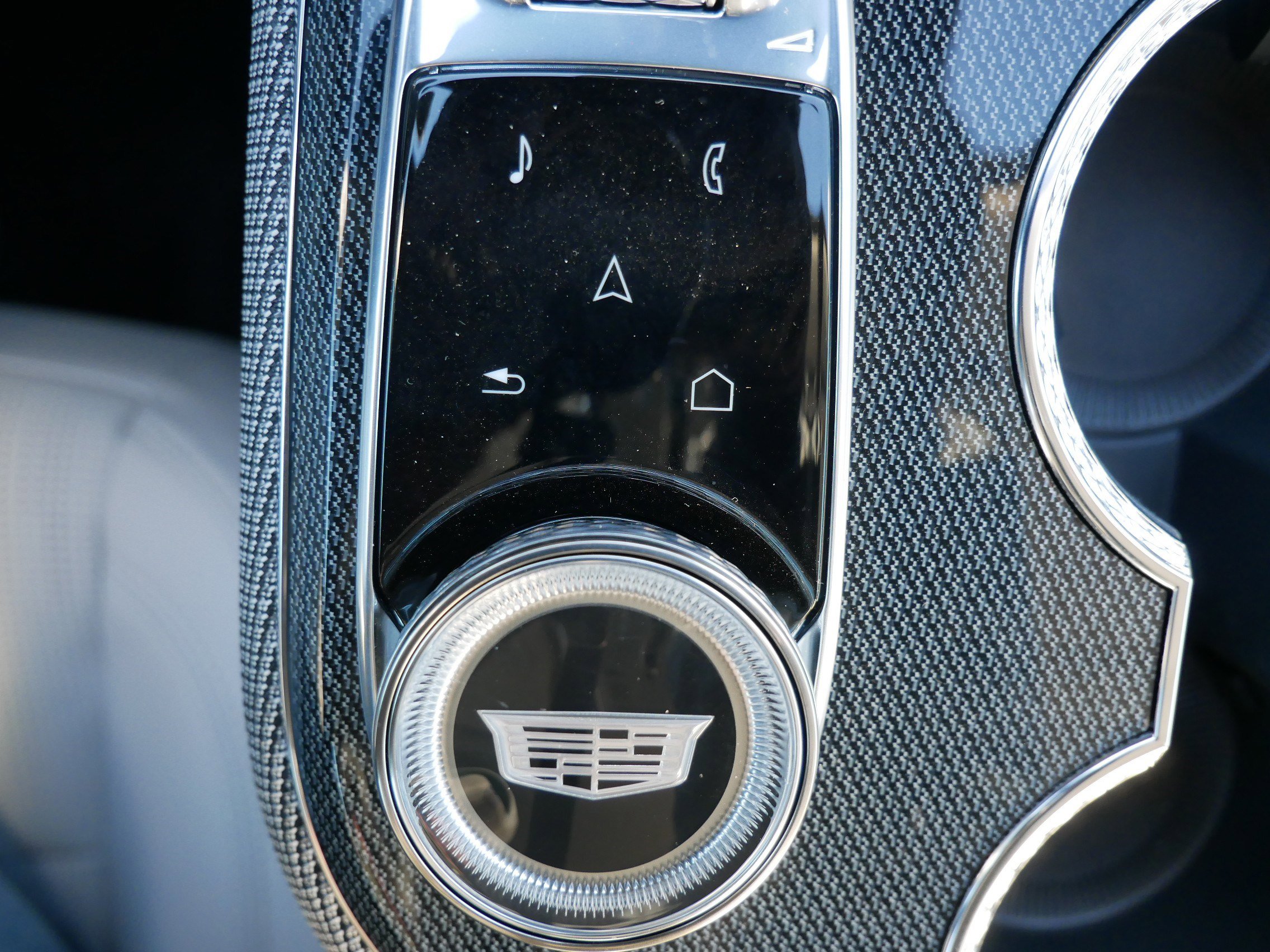 New 2026 Cadillac Optiq Luxury 2 image 24