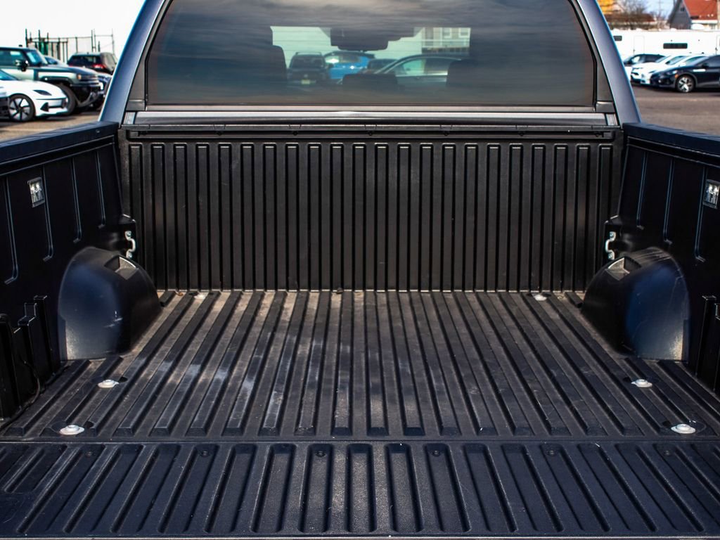 Used 2025 Toyota Tundra Limited AWD/4WD image 40