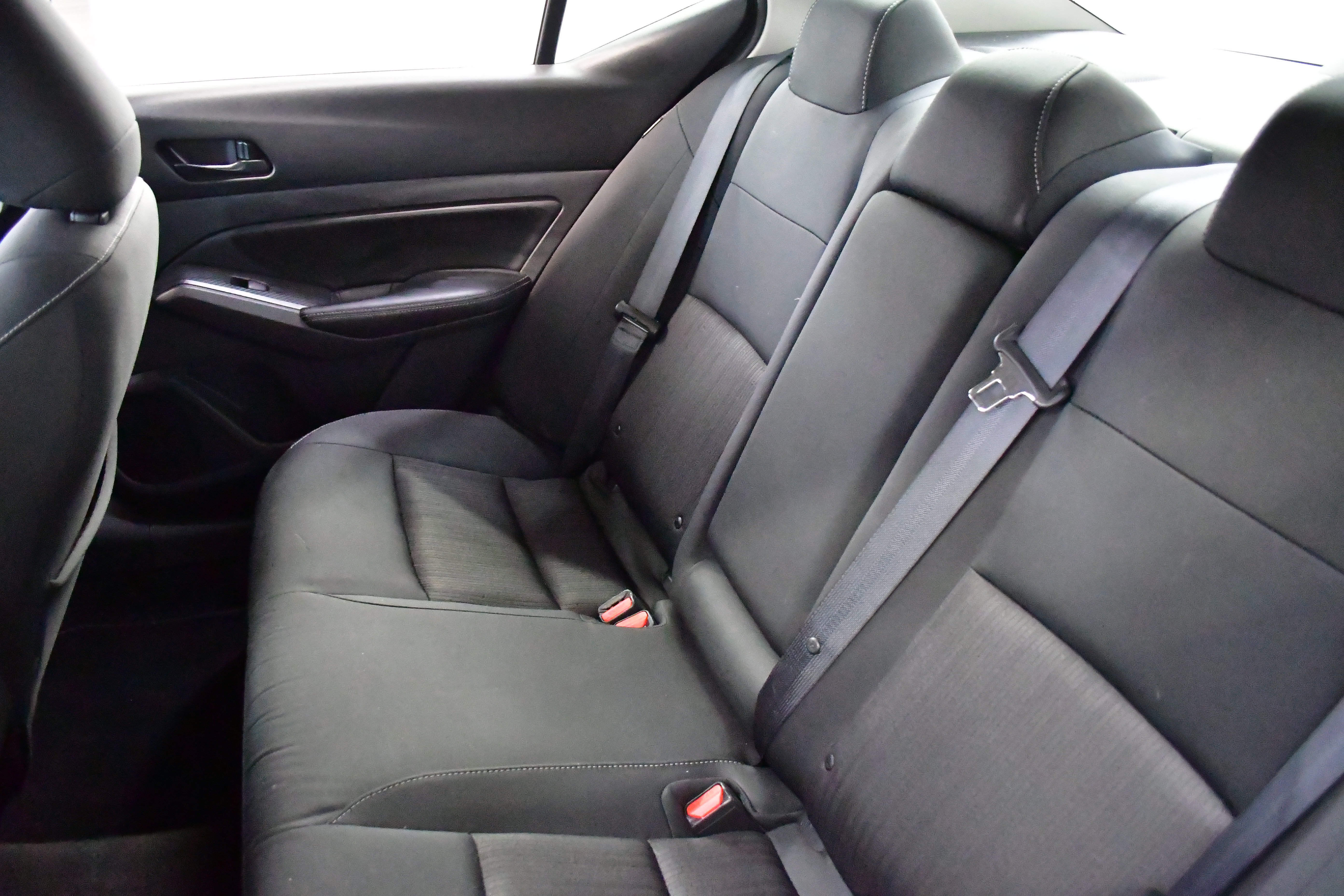 Used 2025 Nissan Altima 2.5 SV FWD image 10