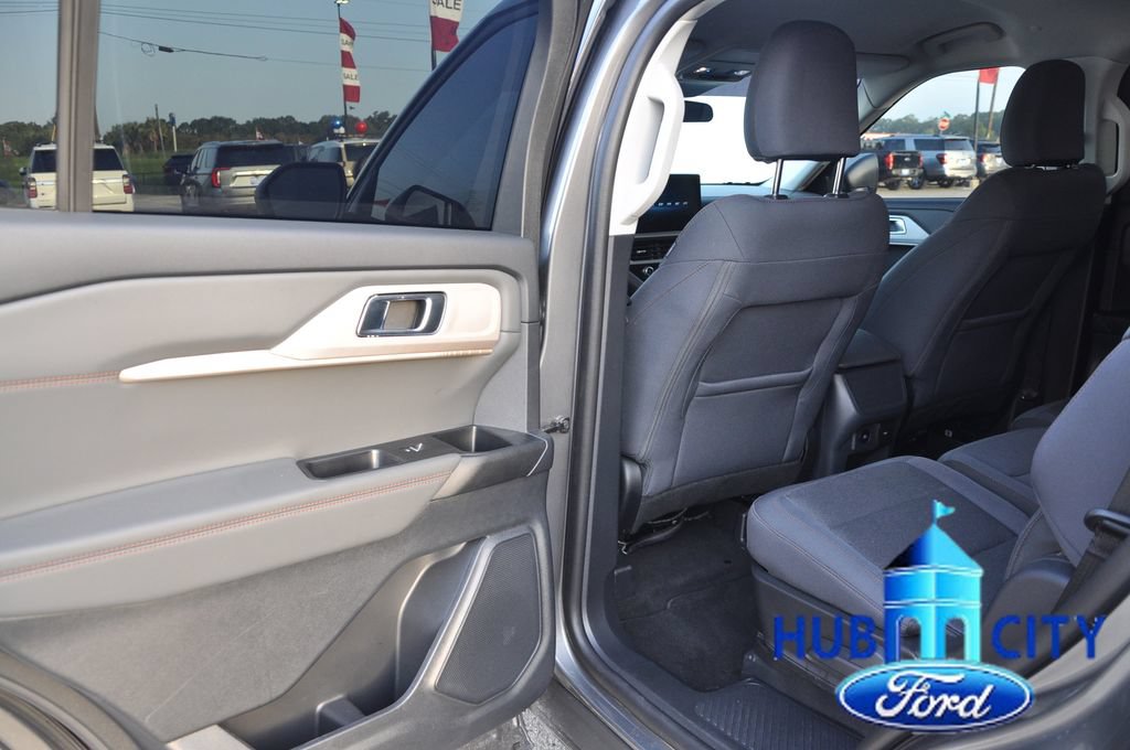Used 2025 Ford Explorer Active RWD image 13