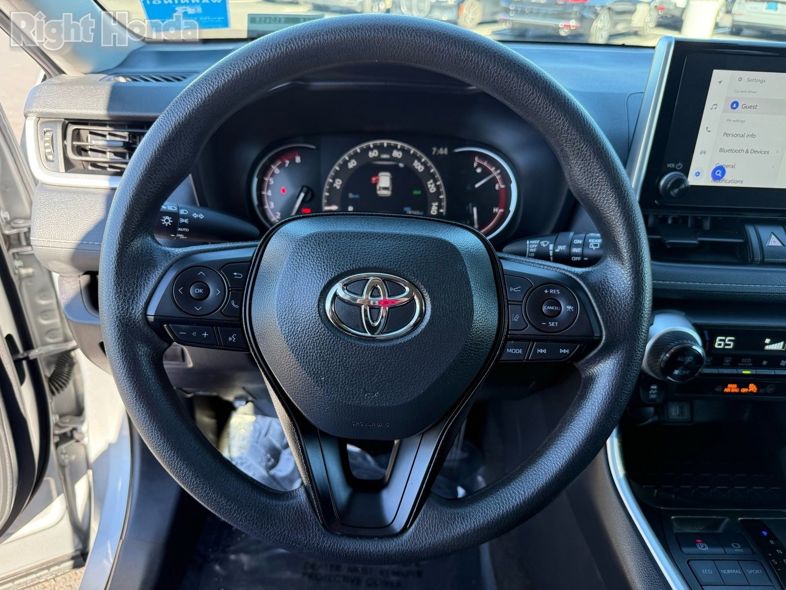 Used 2025 Toyota RAV4 XLE image 15