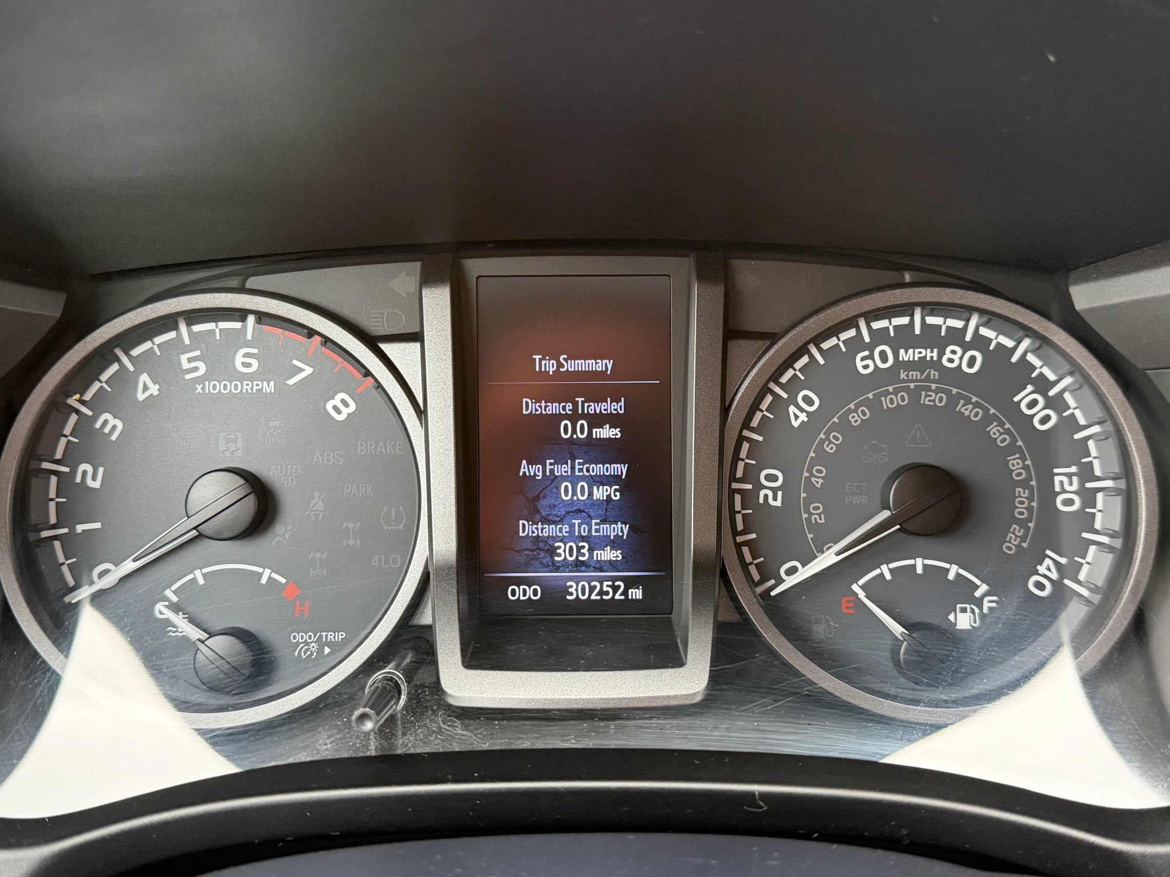 Used 2017 Toyota Tacoma SR AWD/4WD image 41