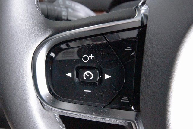 Certified 2025 Volvo XC90 B6 Plus w/ Protection Package Premier image 18