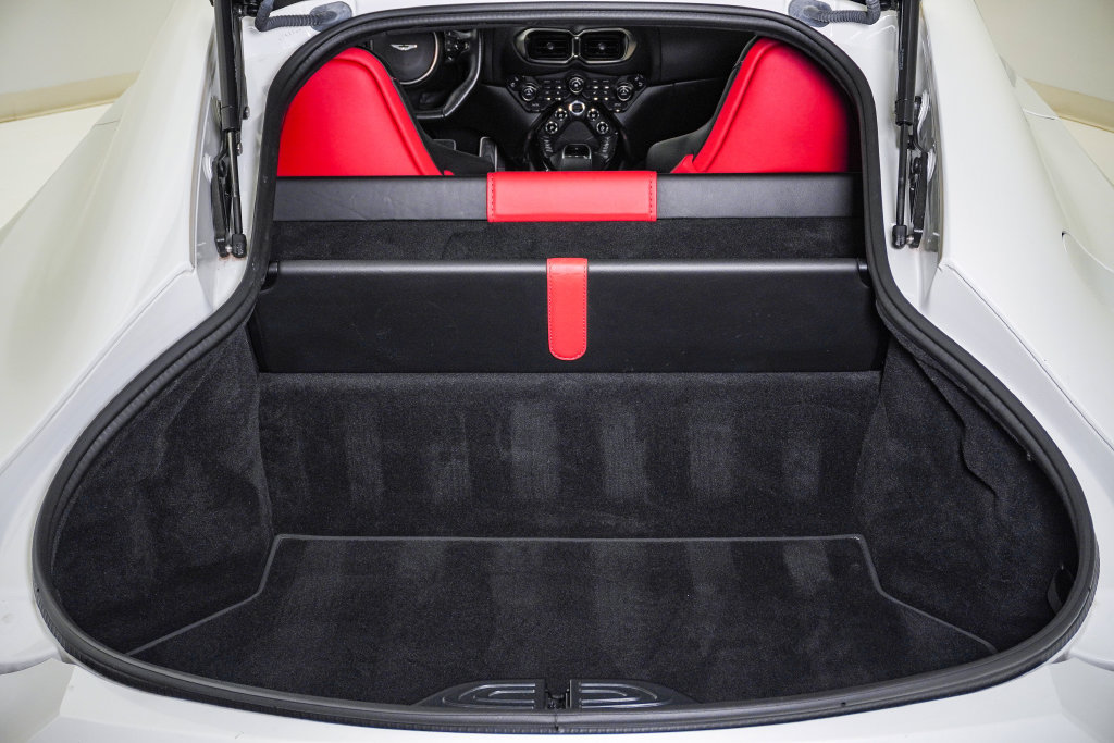 Used 2019 Aston Martin V8 Vantage Coupe RWD image 33