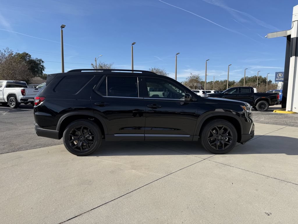 New 2025 Honda Pilot Touring image 3