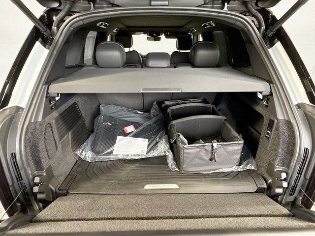 New 2026 Land Rover Range Rover SE image 28