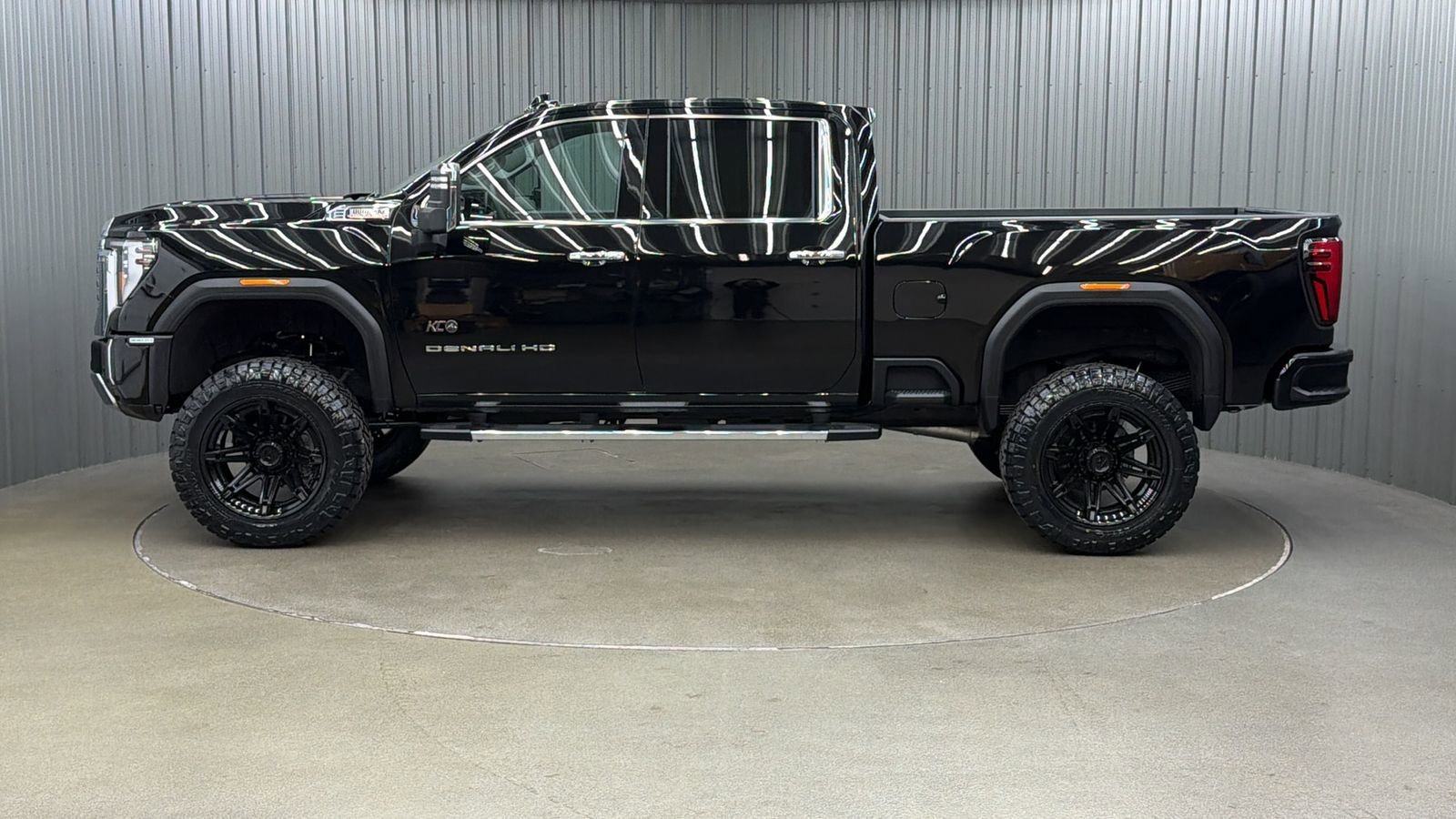 Used 2025 GMC Sierra 3500 Denali w/ Denali Reserve Package image 2